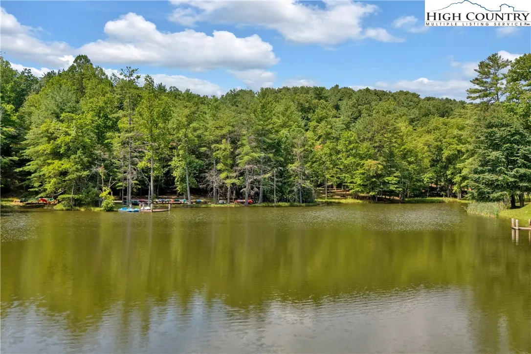 Image number 3 for the current listing