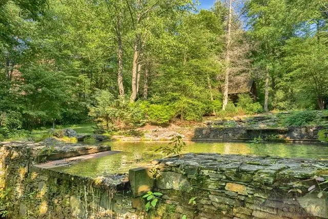 Image number 13 for the current listing