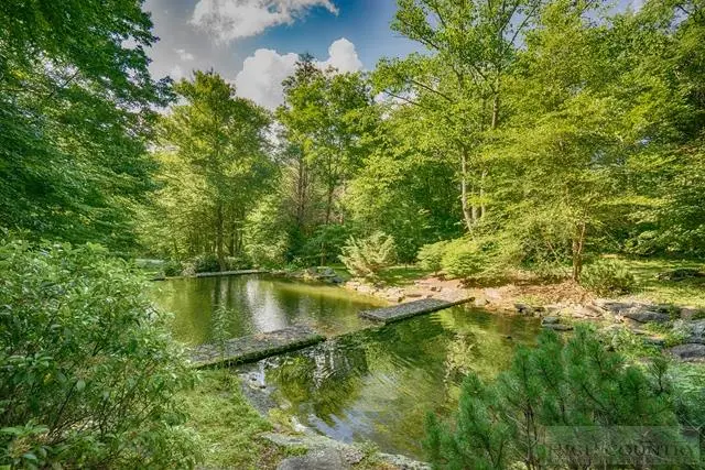 Image number 4 for the current listing