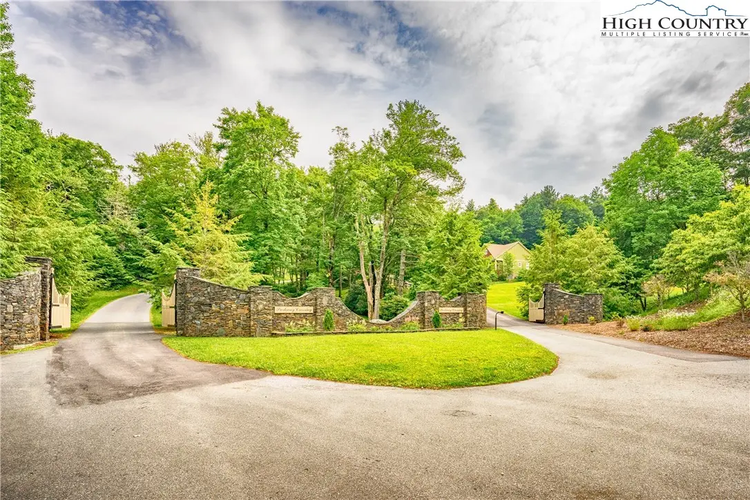 Image number 13 for the current listing