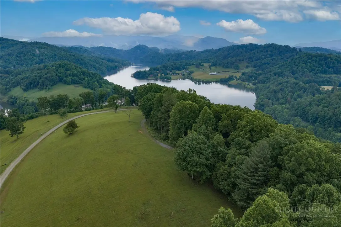 Image number 18 for the current listing