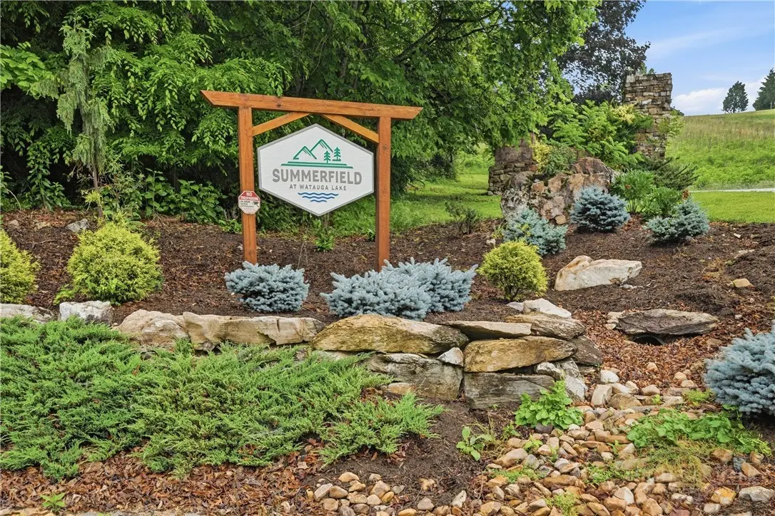 Image number 16 for the current listing