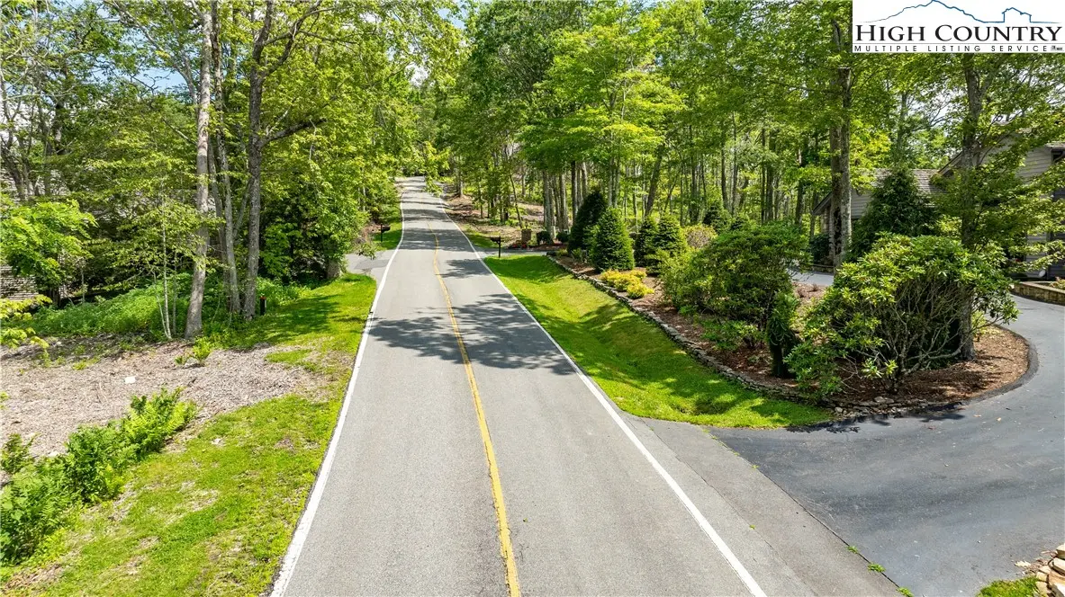 Image number 2 for the current listing
