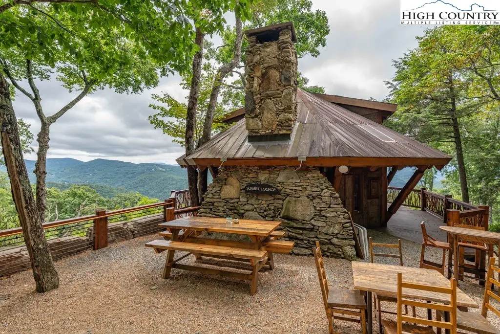 Image number 9 for the current listing