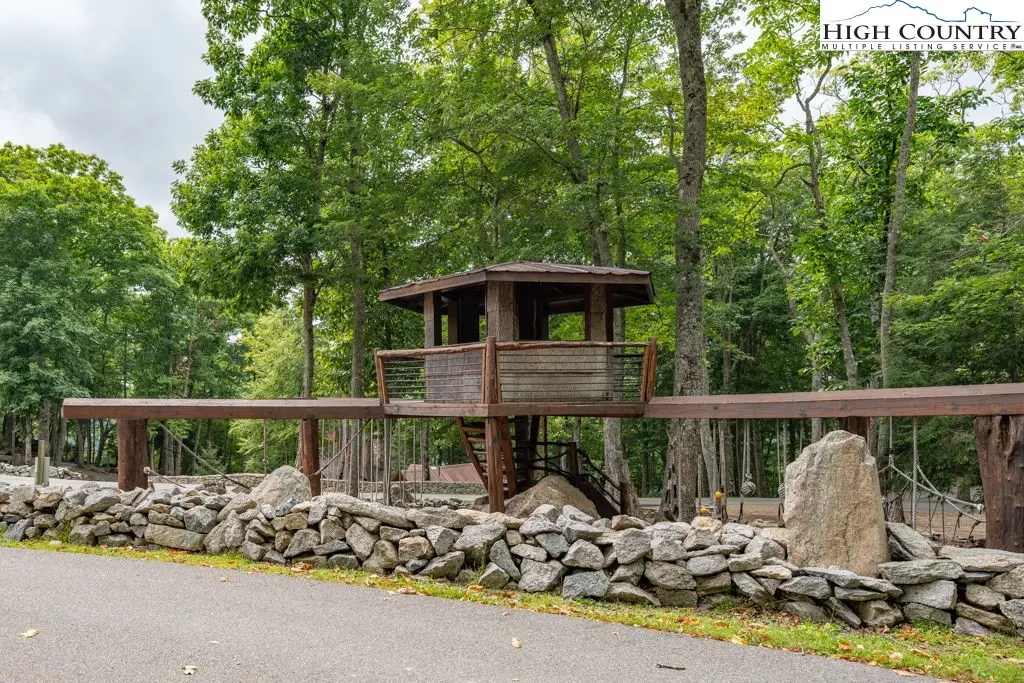Image number 11 for the current listing