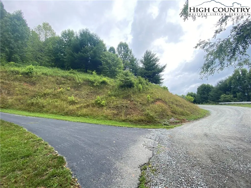 Image number 18 for the current listing