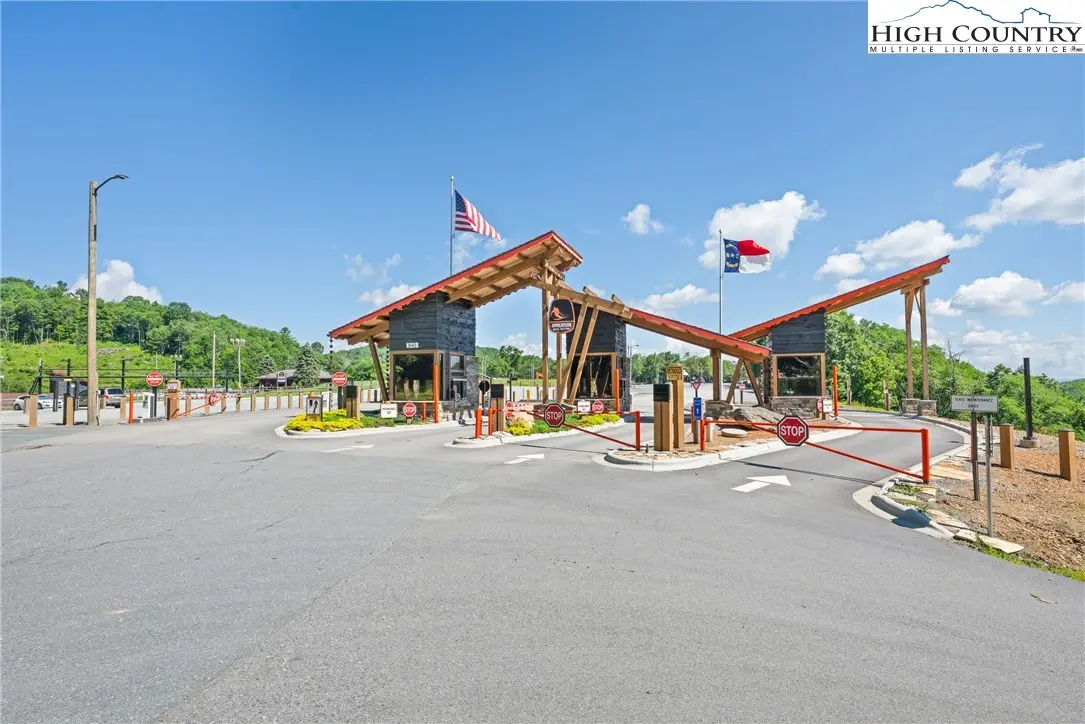 Image number 3 for the current listing