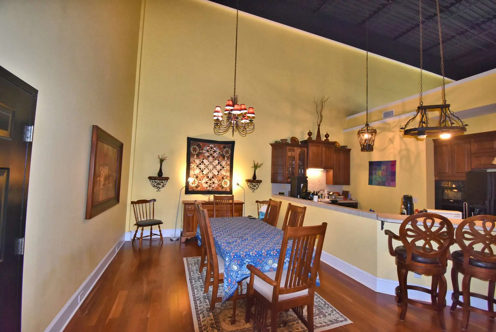 Image number 14 for the current listing