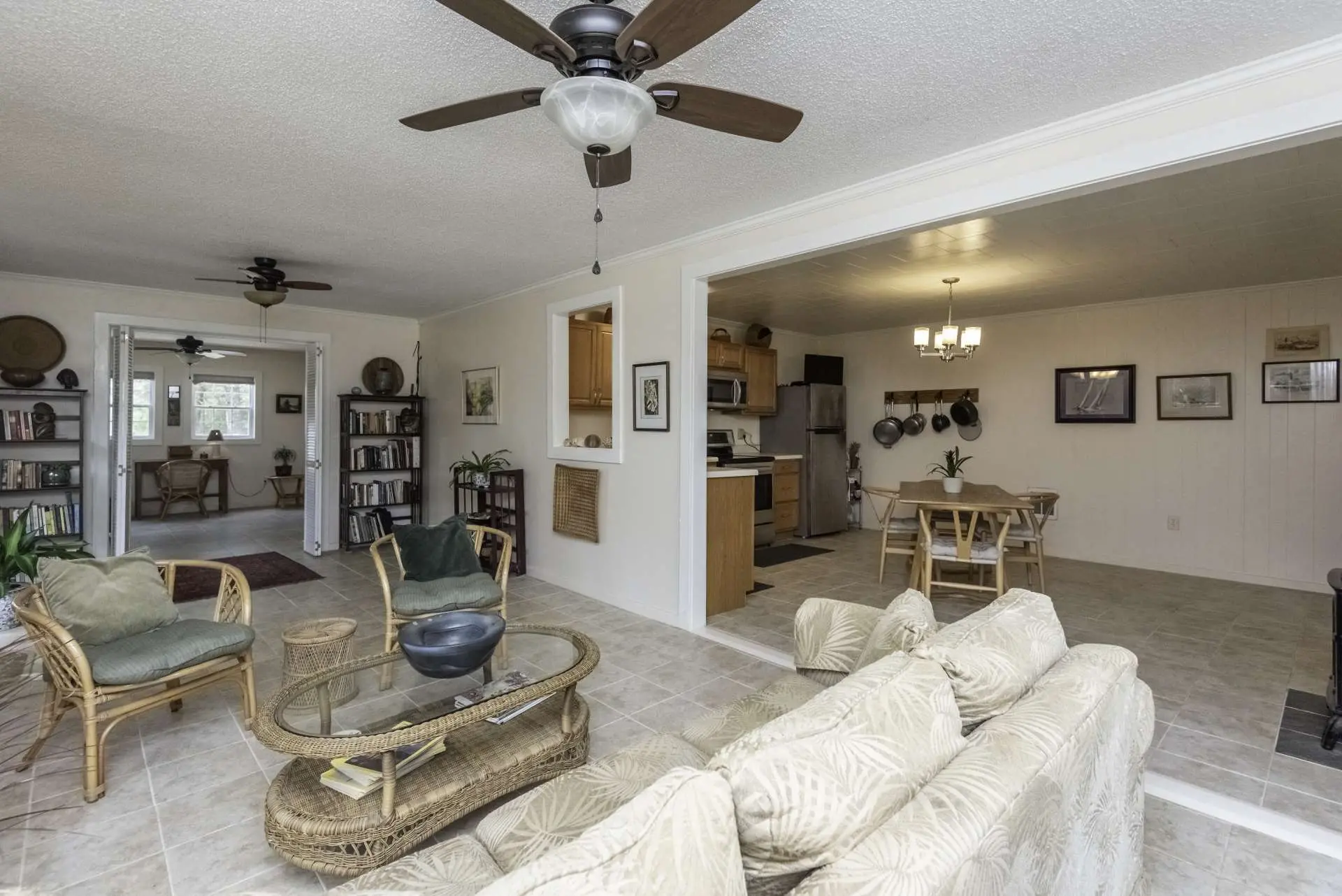Image number 3 for the current listing