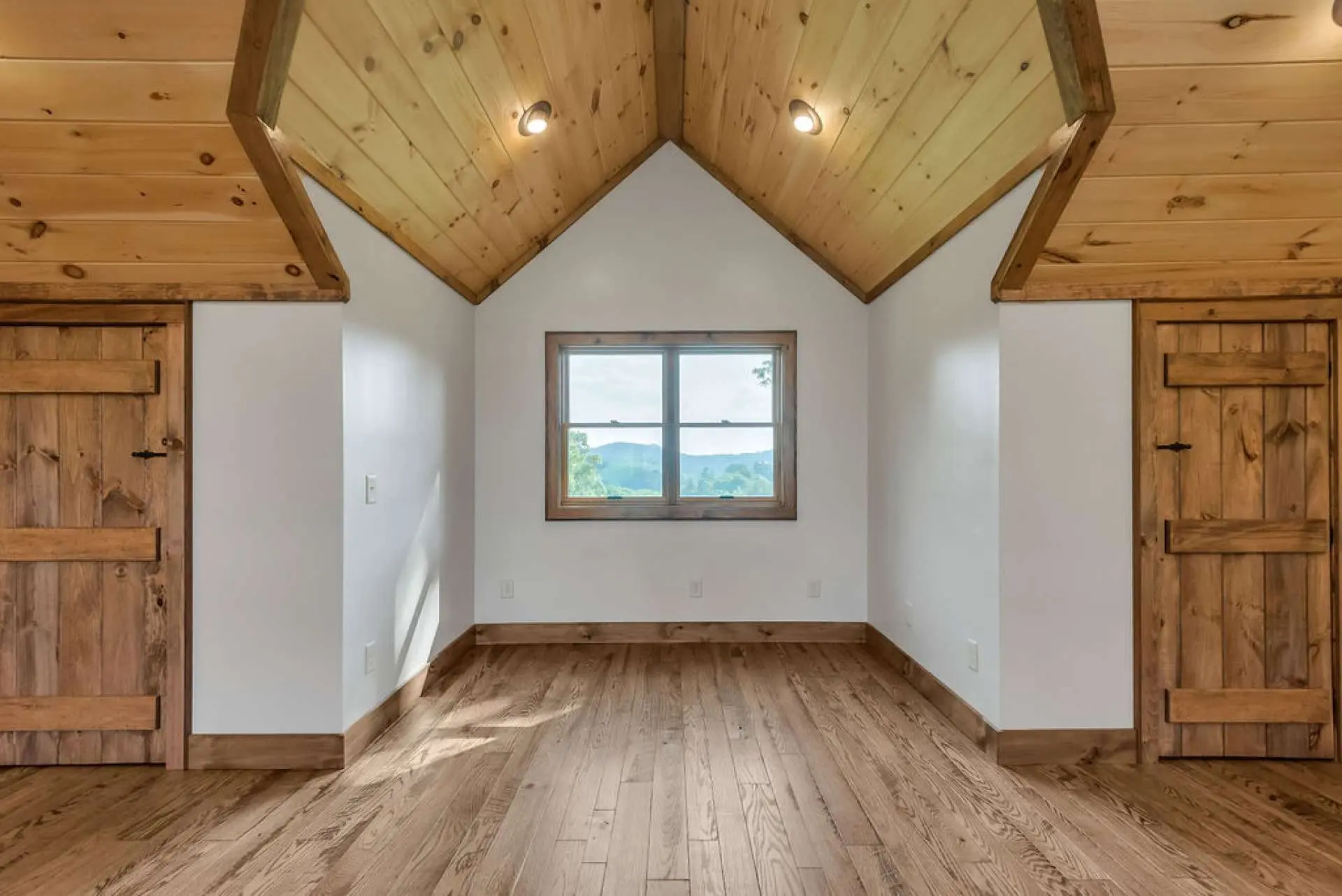 Image number 11 for the current listing
