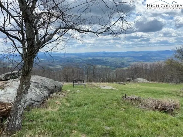 Image number 3 for the current listing