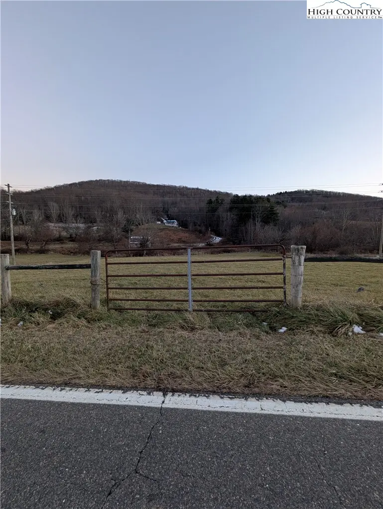 Image number 17 for the current listing