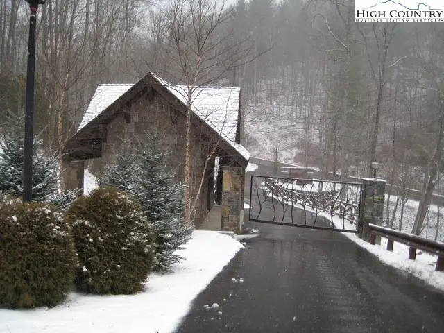 Image number 3 for the current listing