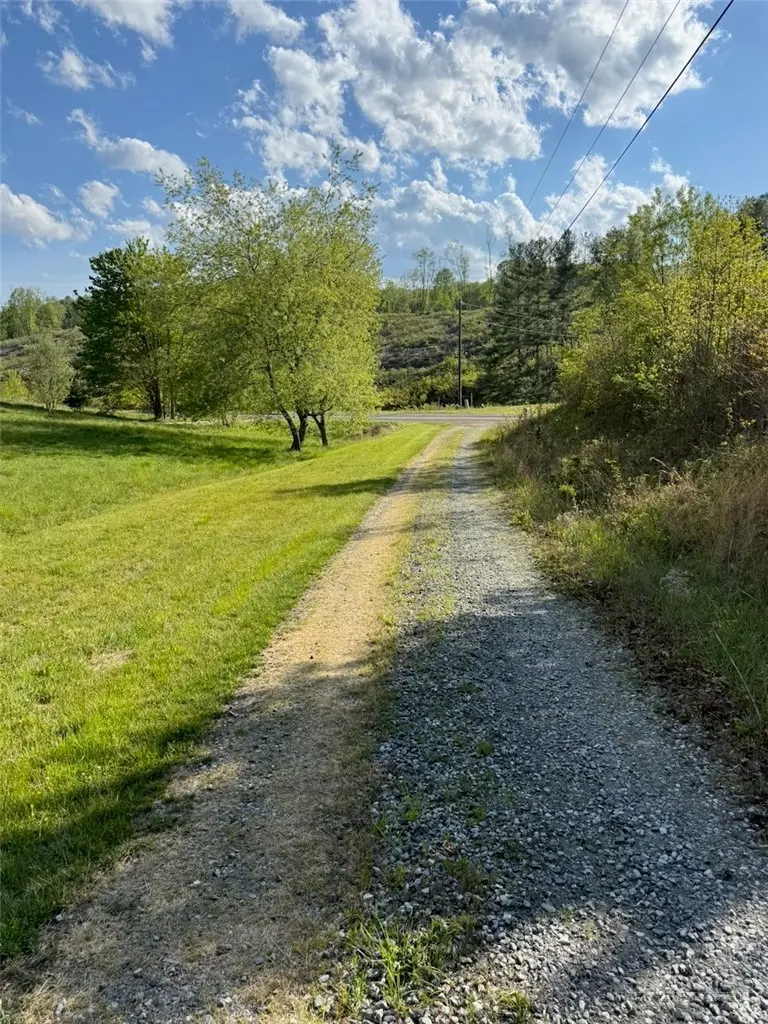 Image number 18 for the current listing