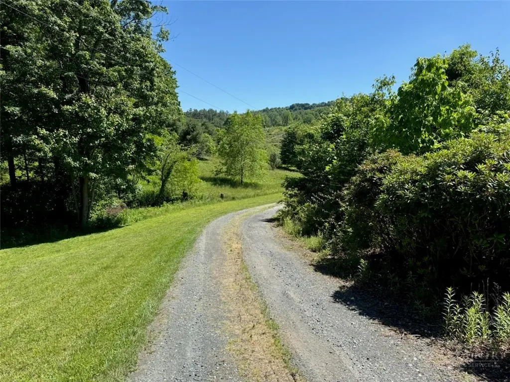 Image number 19 for the current listing