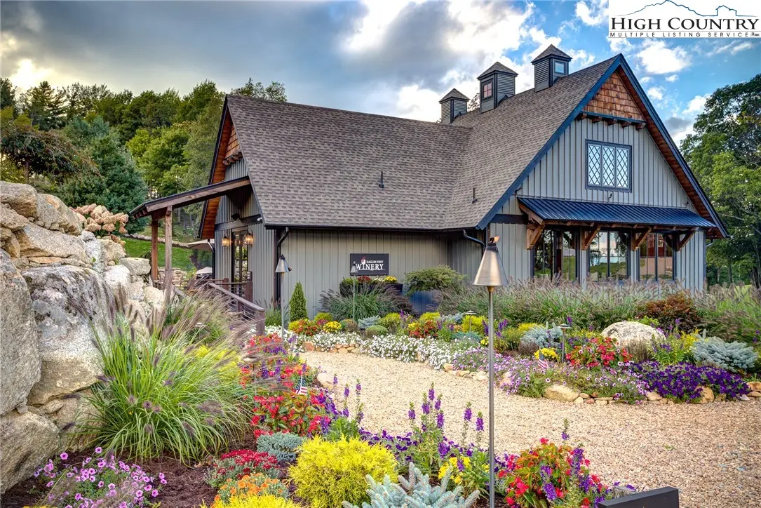 Image number 3 for the current listing
